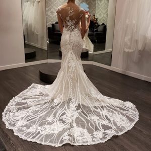 Romantic Ivory Lace Wedding Gown Size 2